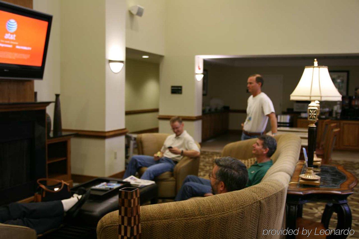 Hampton Inn & Suites Chesapeake-Square Mall Interior photo