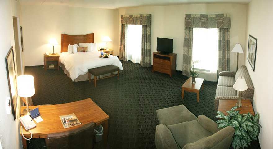 Hampton Inn & Suites Chesapeake-Square Mall Room photo